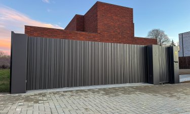 Design high end schuifpoort met verlichting — Tongeren